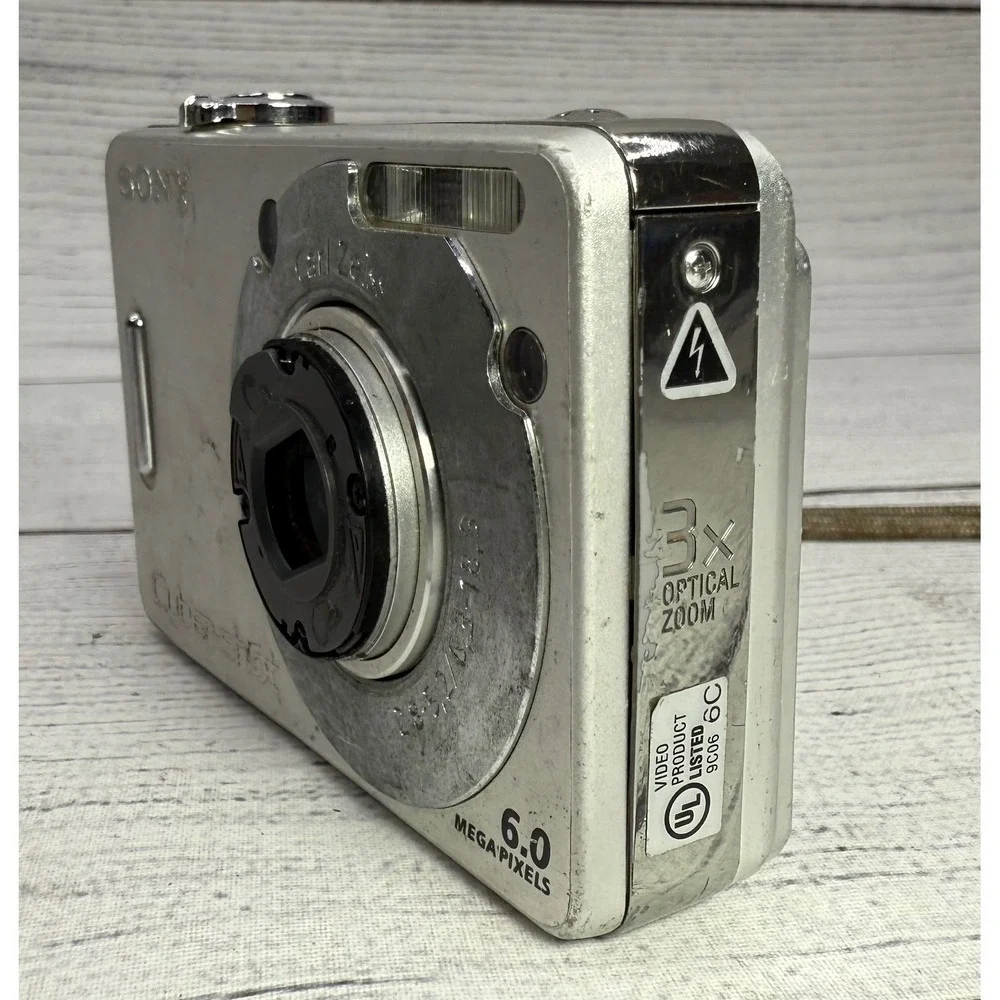 Sony‎ Cyber-Shot DSC-W50 6.0MP Digital Camera Silver (PARTS/REPAIRS ONLY)